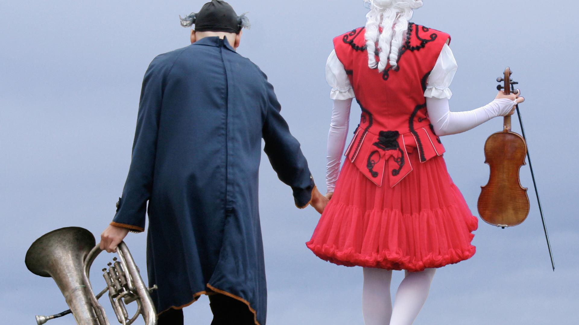 Grand ensemble de clowns de cirque faisant différents tours | Vecteur Gratuite